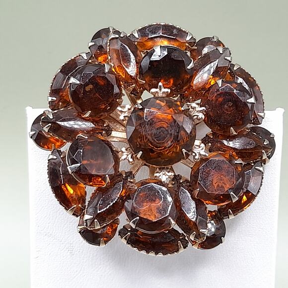 Vintage Topaz Rhinestone Floral Brooch, Gold Tone, Prong Set, 1950s, 2 1/8 In - Picture 5 of 10